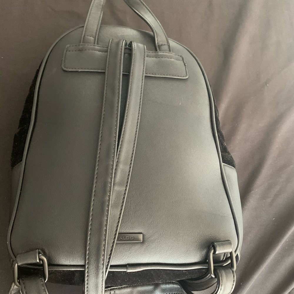 Black backpack - Picture 4 of 4